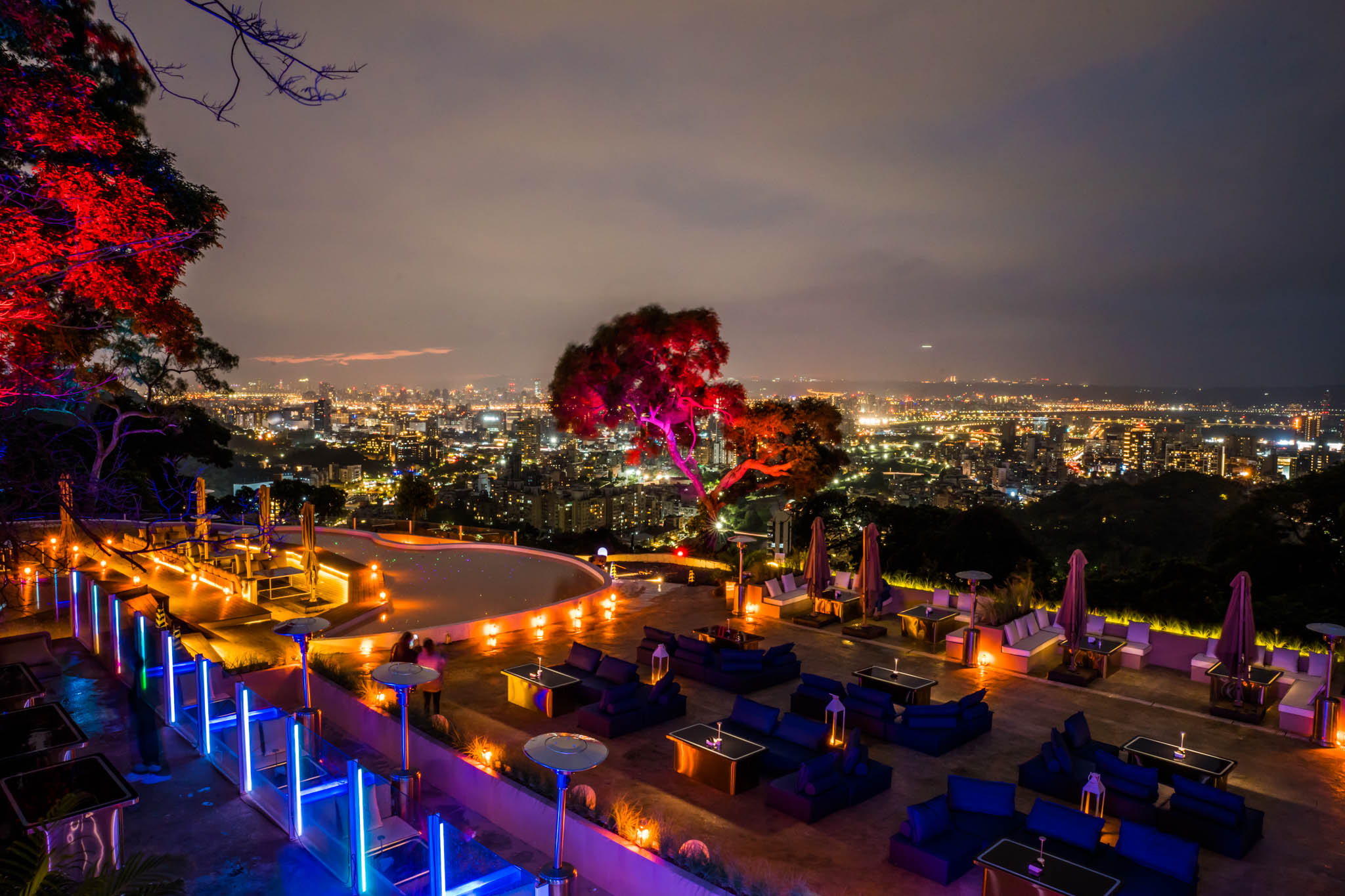  Regent_Guests are invited to join us at Yang Ming Mountain_s beautiful Wonder.land and enjoy a series of floral-themed cocktails with the astonishing view of Taipei City.jpg
