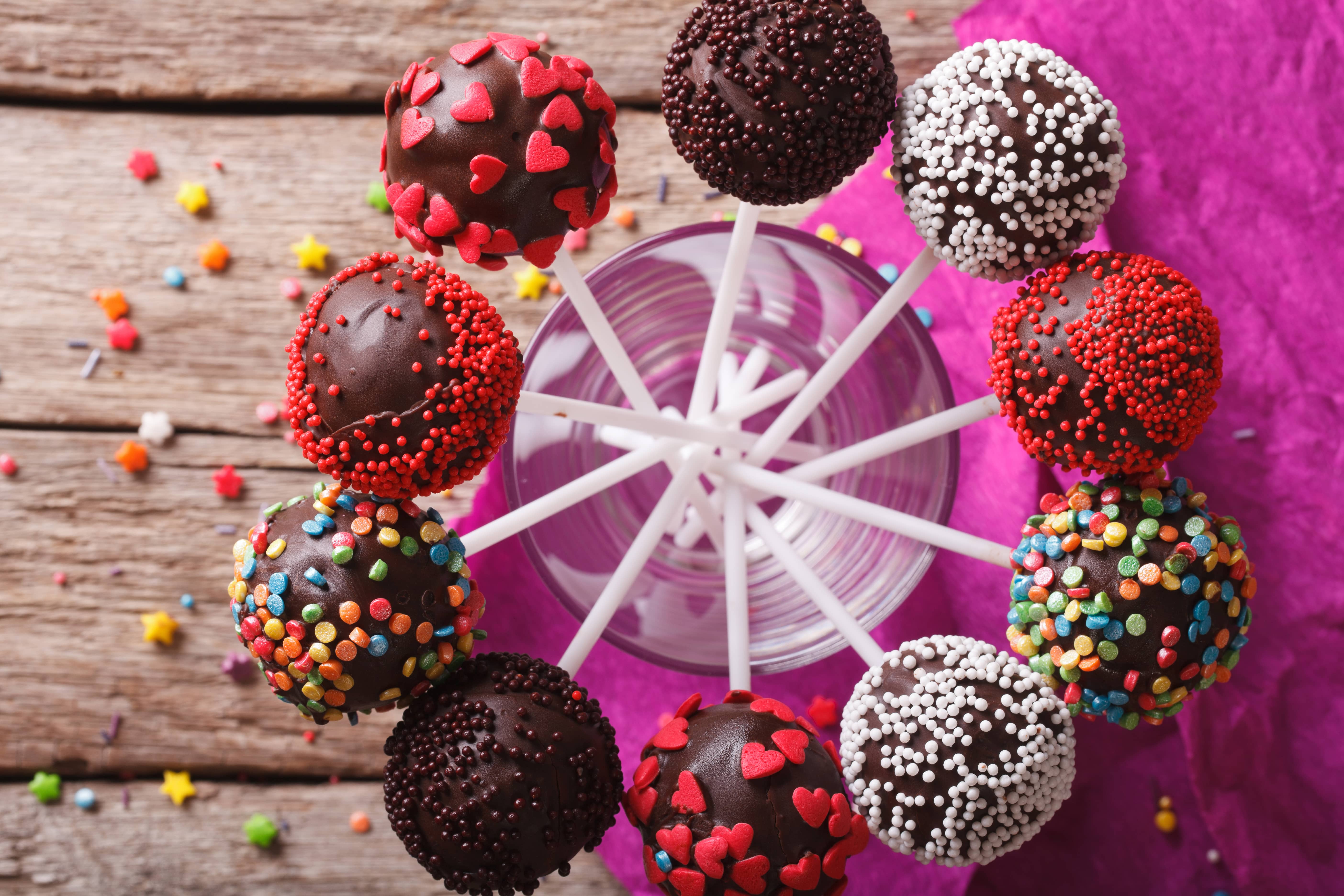 Valentine's Day Cake Pops